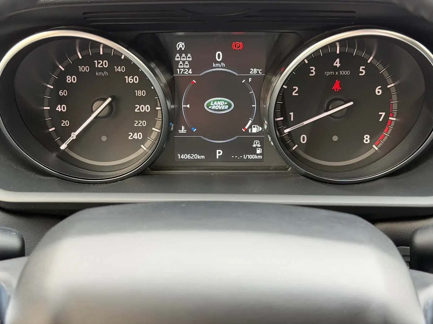 Land Rover Discovery 2019 — ფოტო 16/16