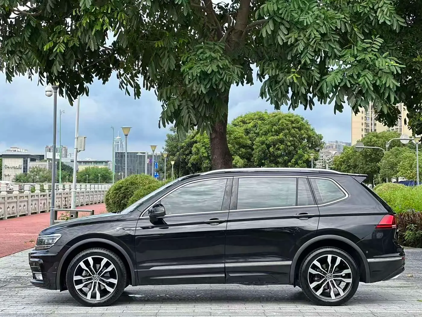 Volkswagen Tiguan L 2021 — Фото 14/16