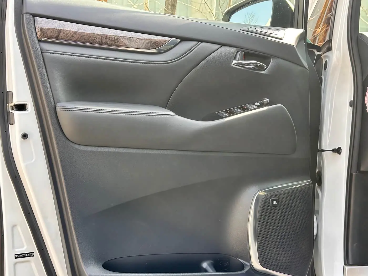 Toyota Vellfire 2021 — Photo 2/20