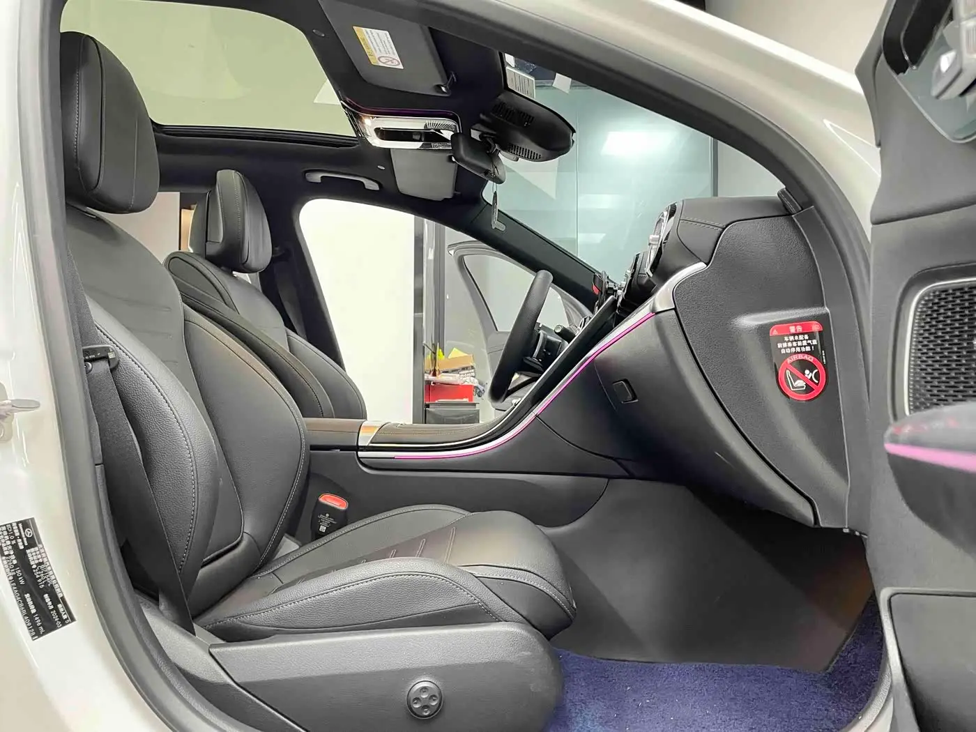 Mercedes-Benz C-Class 2024 — Photo 7/16