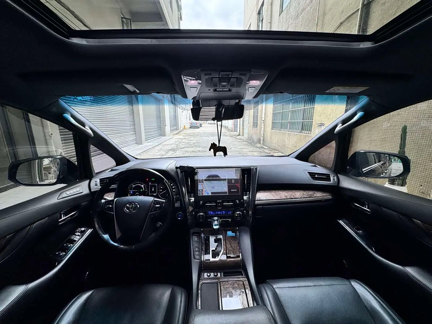 Toyota Vellfire 2020 — Photo 10/20