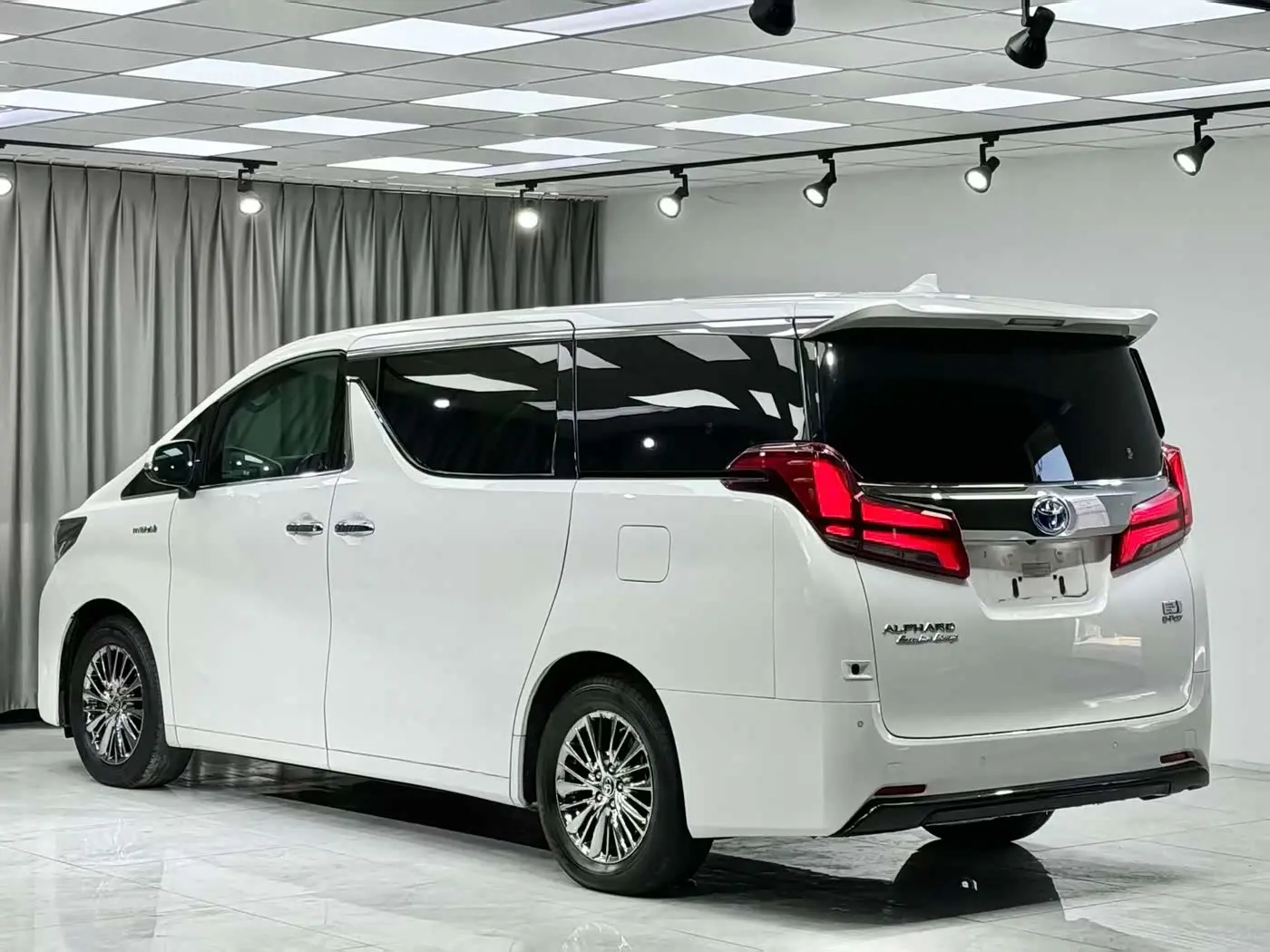 Toyota Alphard 2020 — Şəkil 11/12