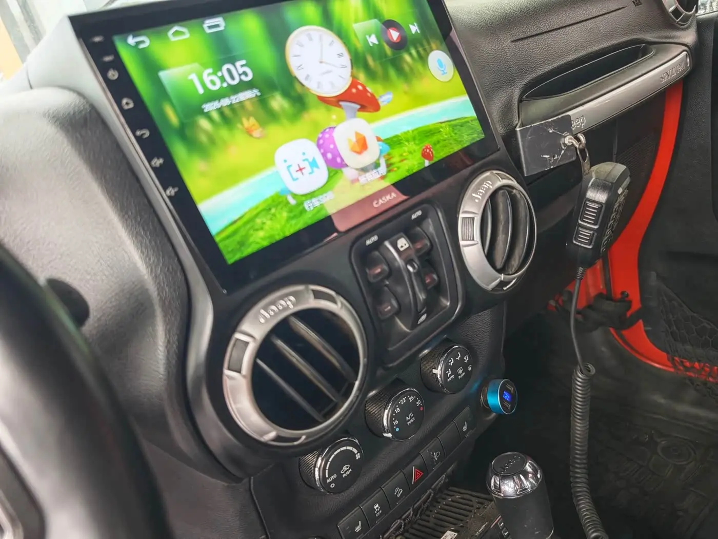 Jeep Wrangler 2015 — Şəkil 14/16