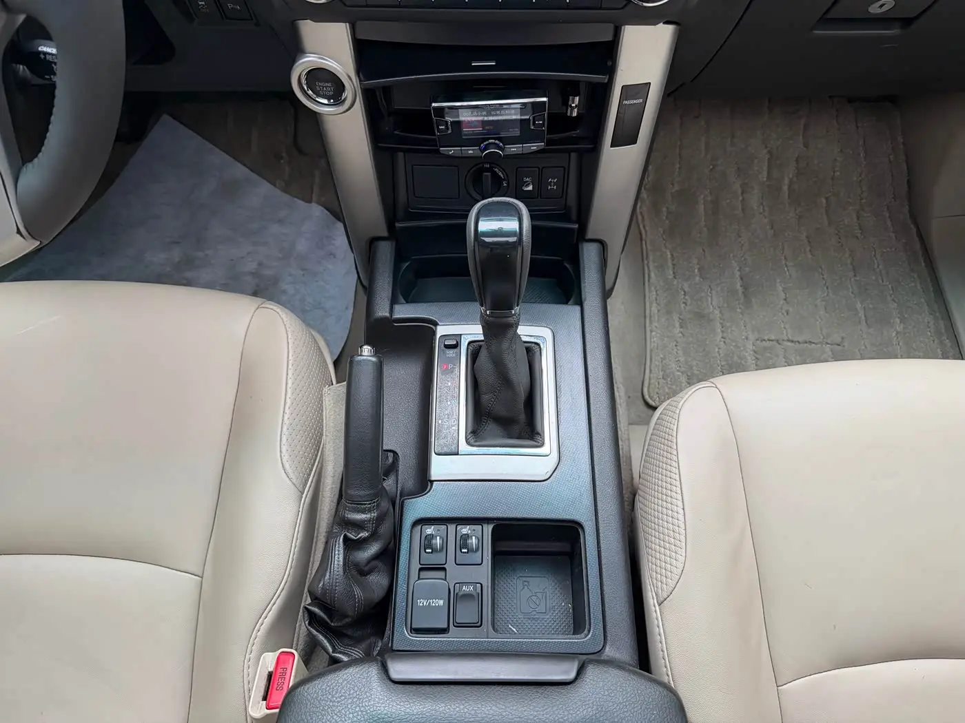 Toyota Prado 2012 — Photo 12/20