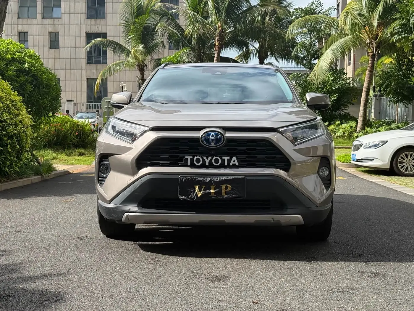 Toyota RAV4 Rongfang Dual Engine E+ 2023 — Photo 2/18