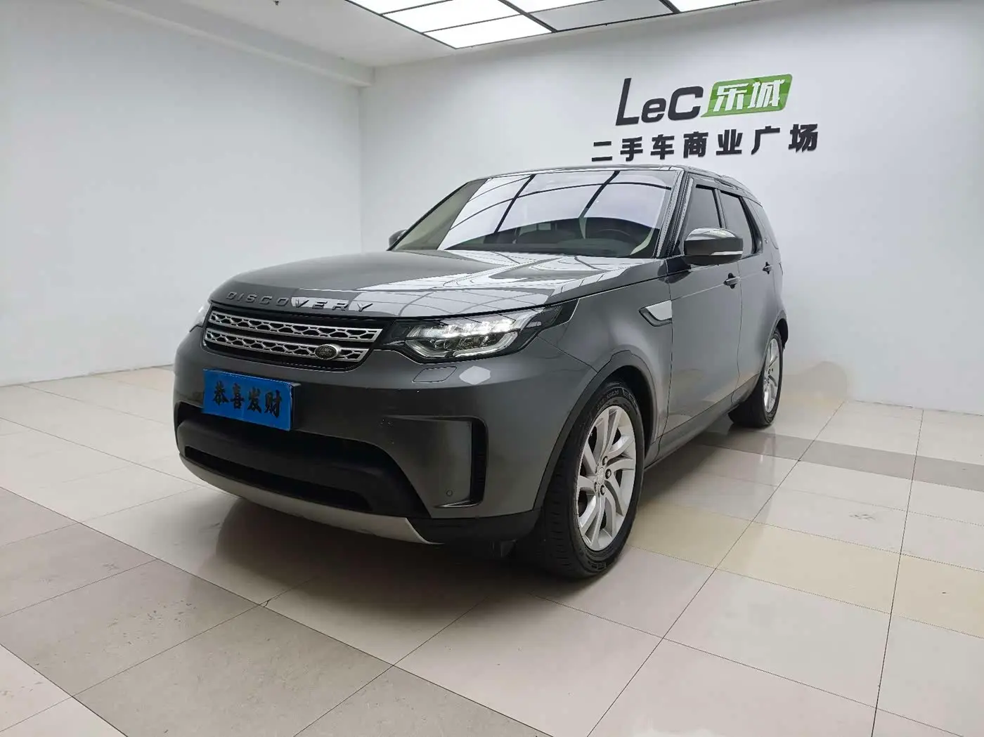 Land Rover Discovery 2018 — Фото 1/16