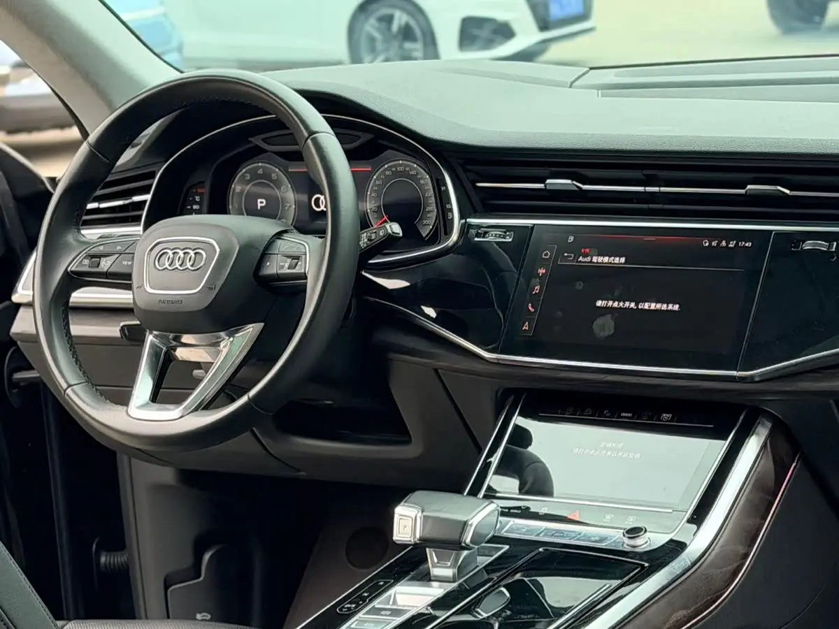 Audi Q8 2023 — Фото 4/10