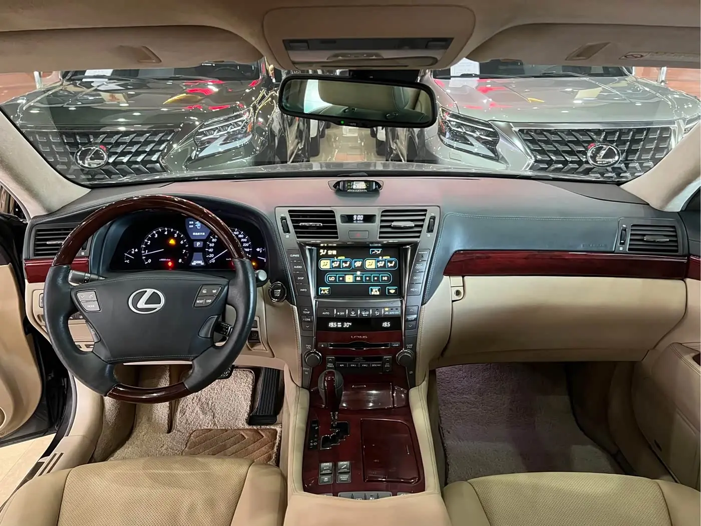 Lexus LS 2008 — Photo 12/16