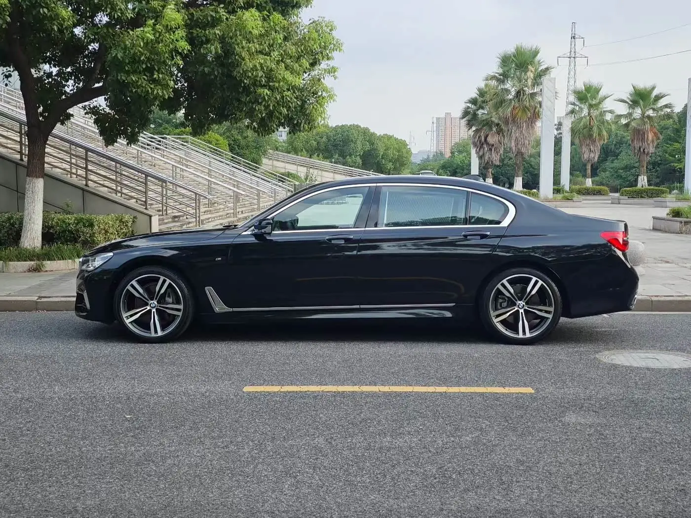 BMW 7 Series 2018 — Photo 3/20