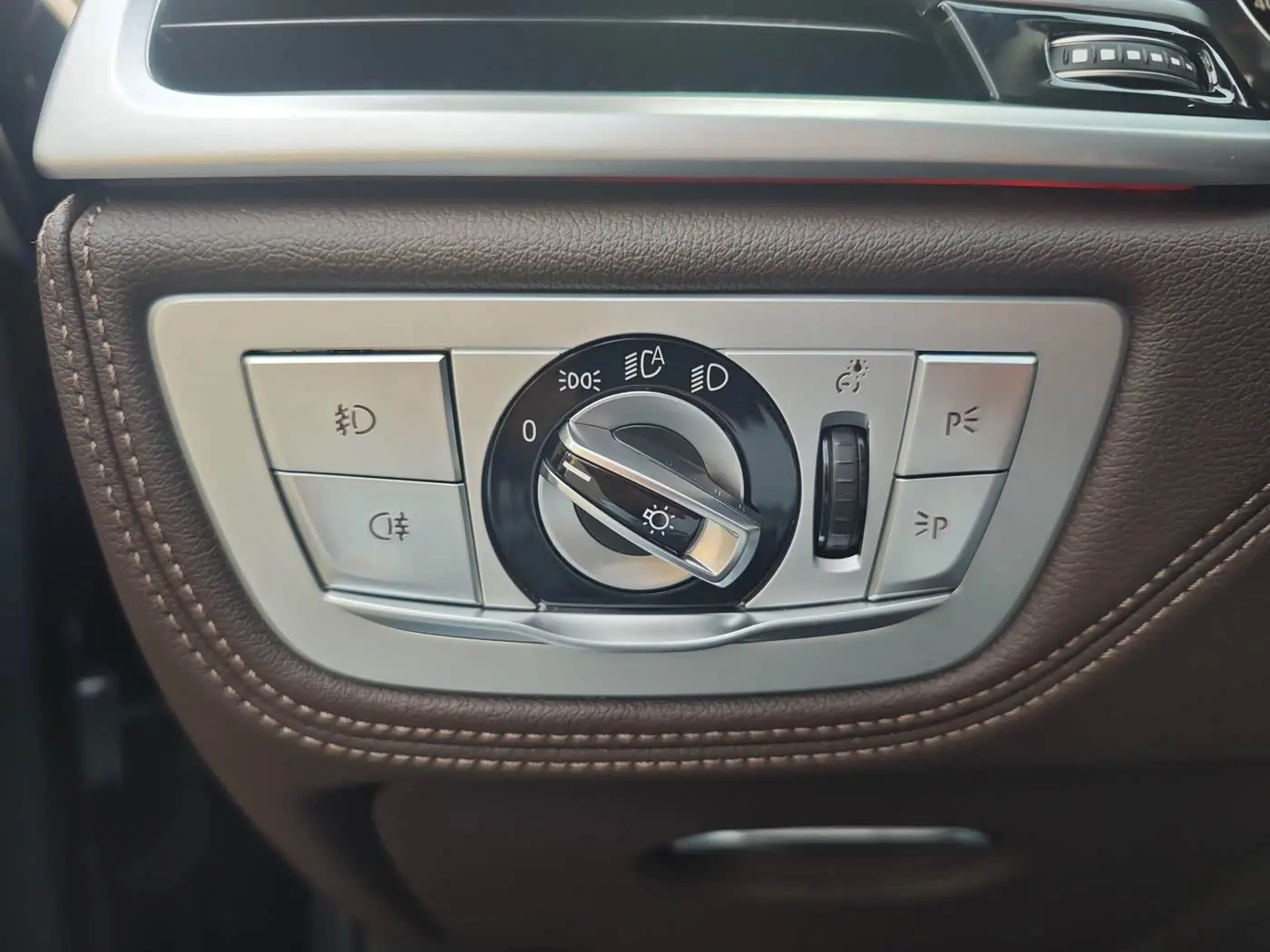 BMW 7 Series 2018 — Photo 19/20