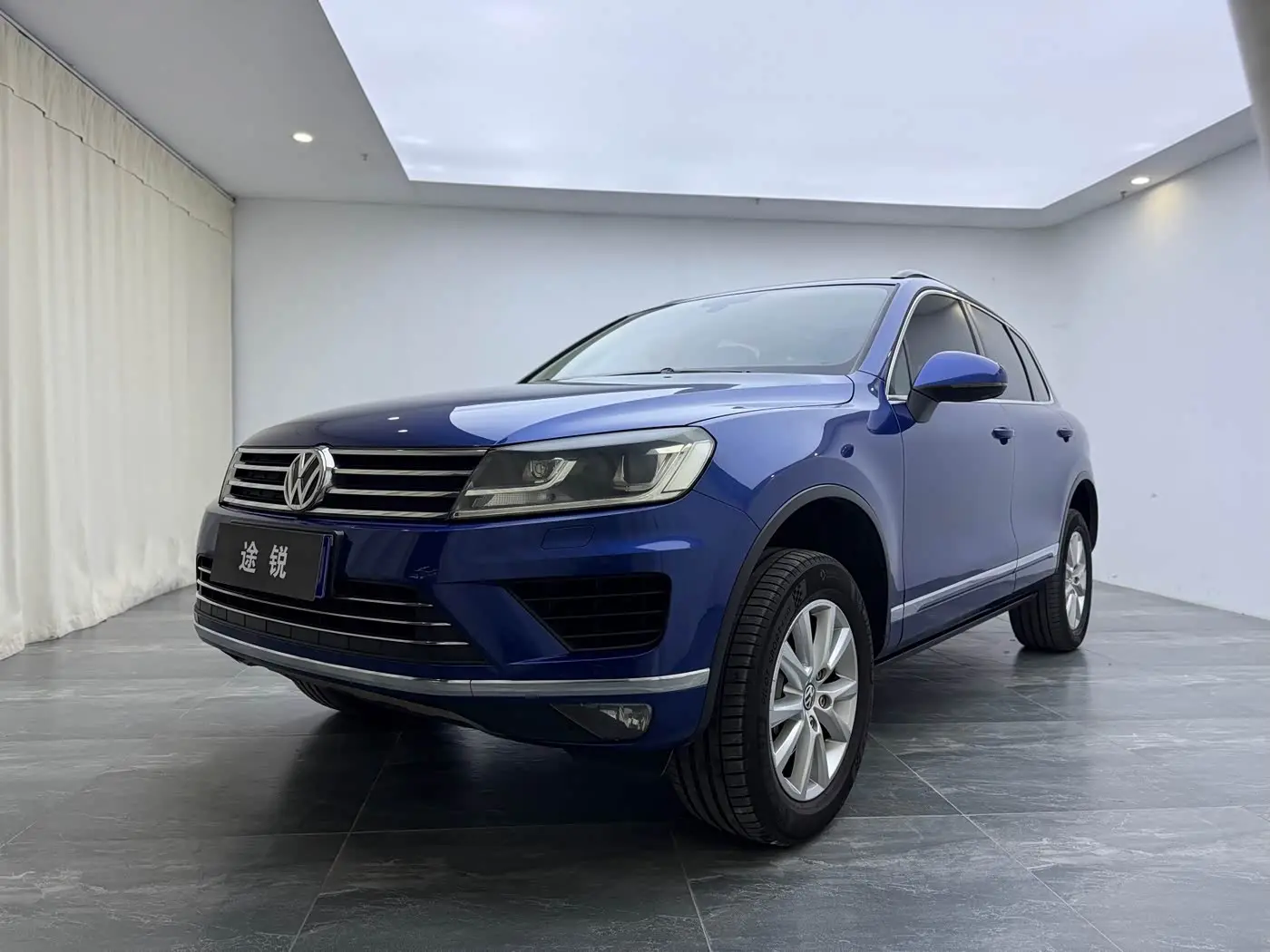 Volkswagen Touareg 2017 — Фото 1/12