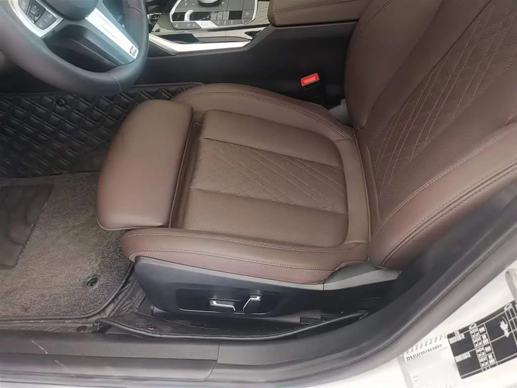 BMW 3 Series 2024 — Photo 13/14