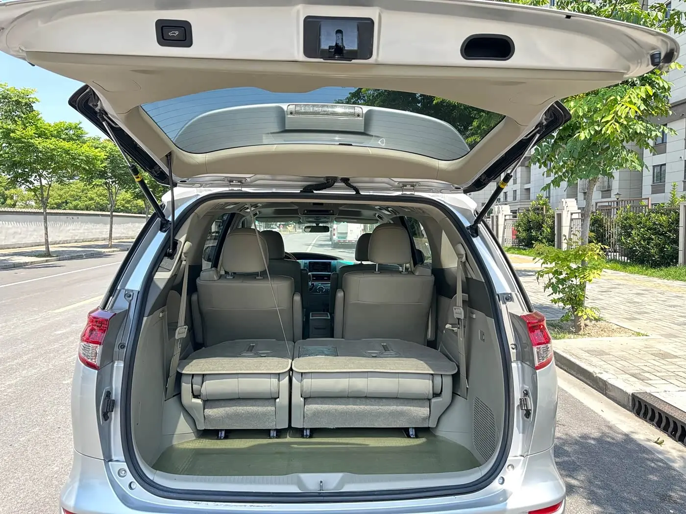 Toyota Previa 2009 — Photo 10/16