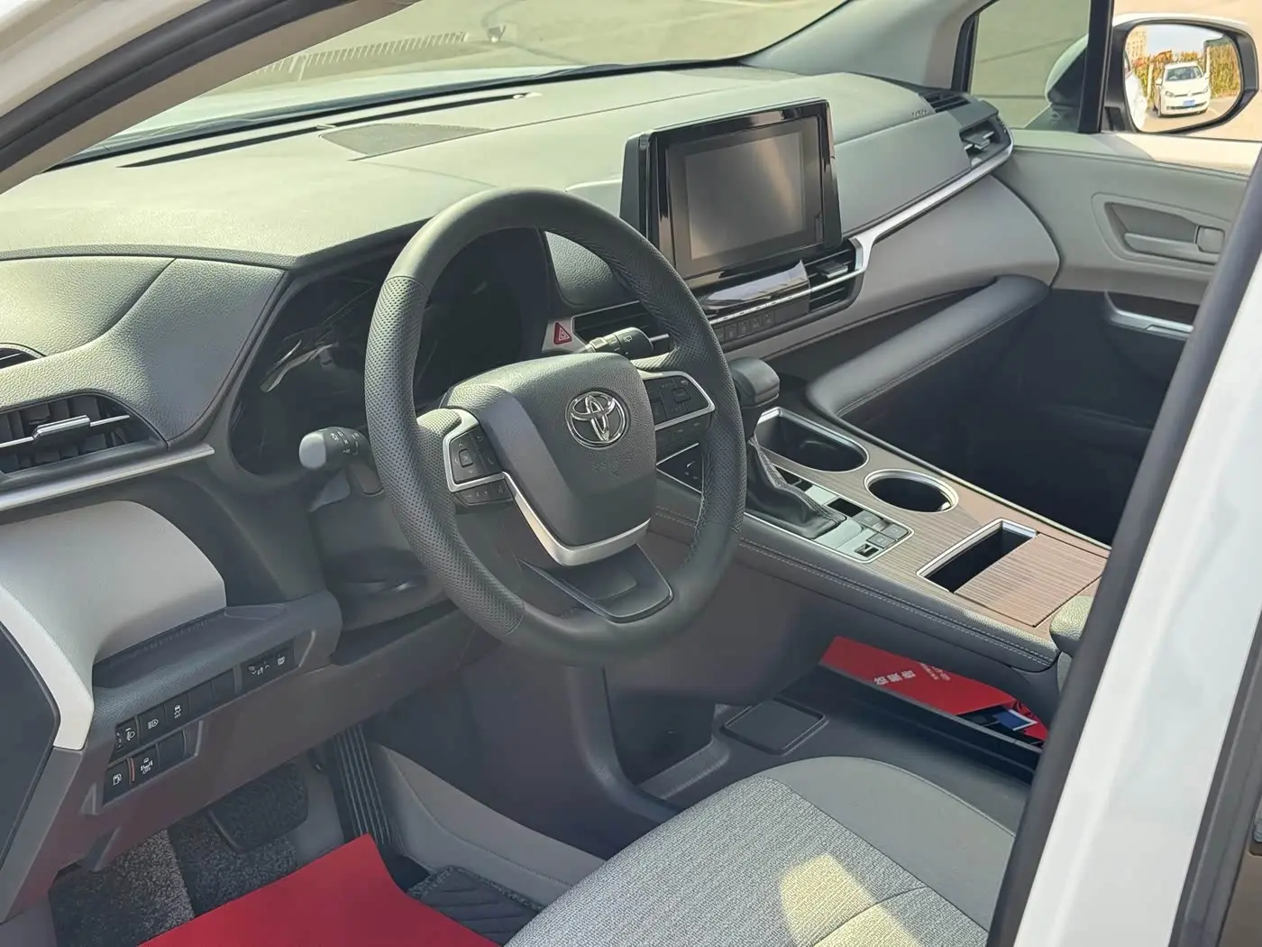 Toyota Sienna 2023 — Şəkil 9/20
