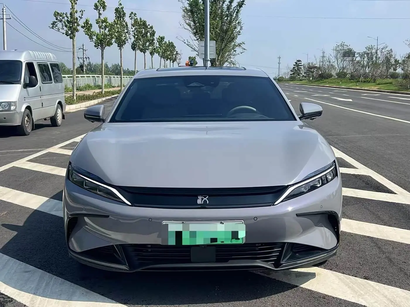 BYD Han 2024 — Photo 2/9