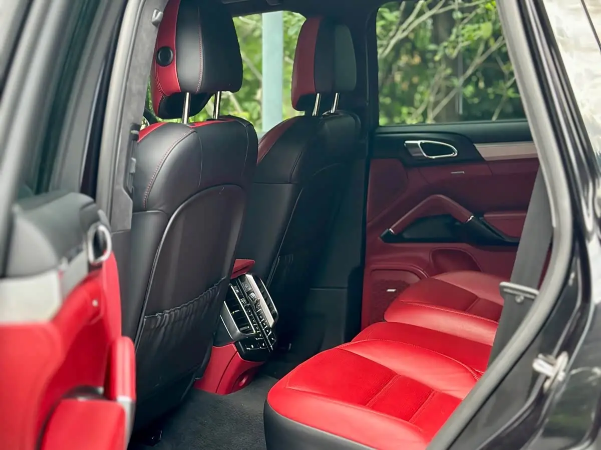 Porsche Cayenne 2015 — ფოტო 16/20