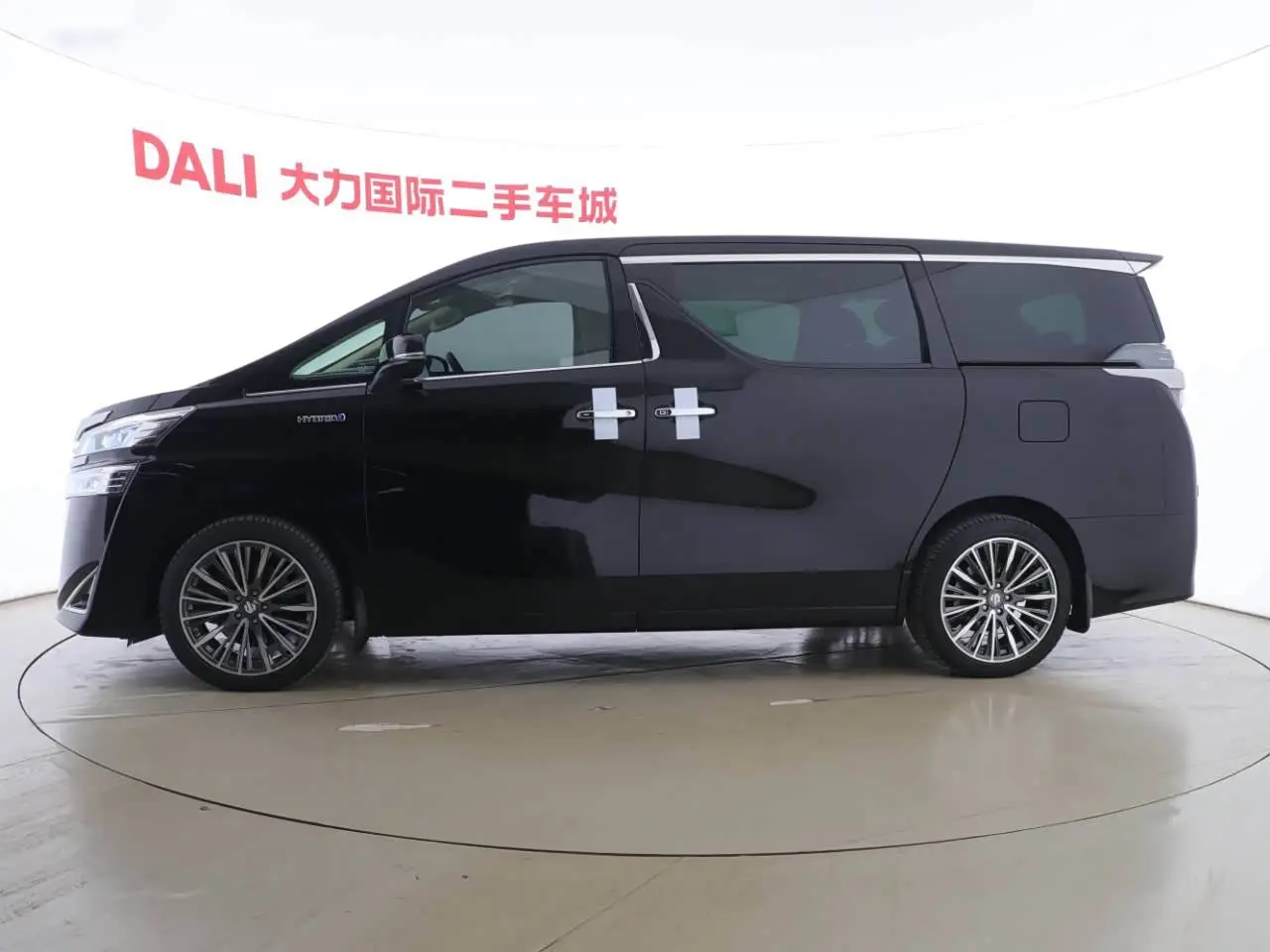 Toyota Vellfire 2022 — Photo 13/16