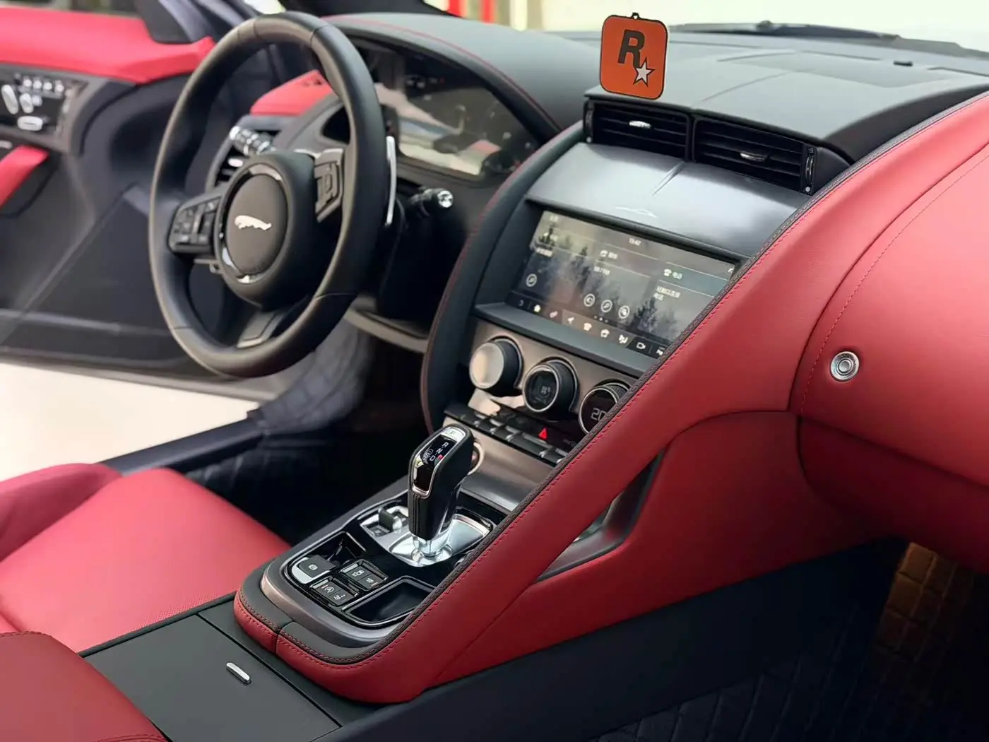 Jaguar F-TYPE 2024 — Photo 4/18