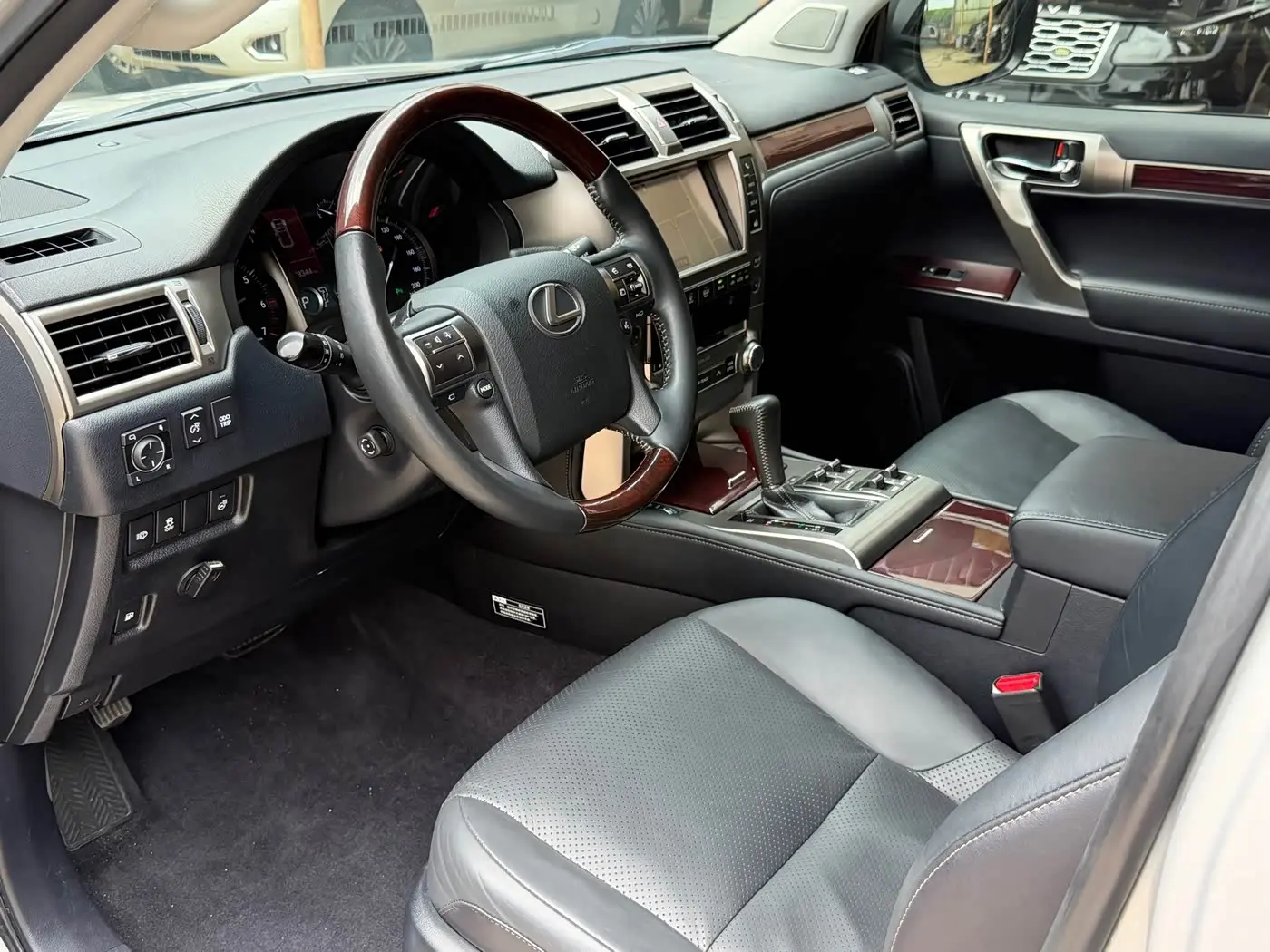 Lexus GX 2014 — Photo 14/20