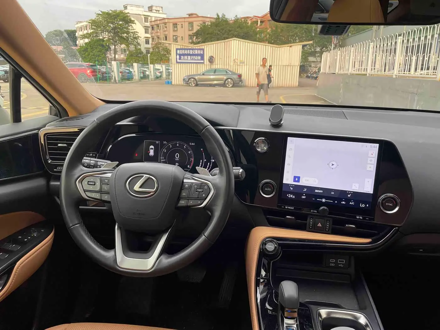 Lexus NX 2022 — Şəkil 11/17