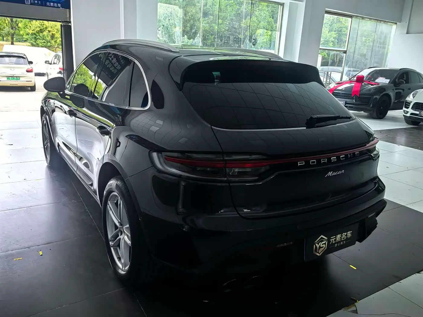 Porsche Macan 2022 — Photo 8/9