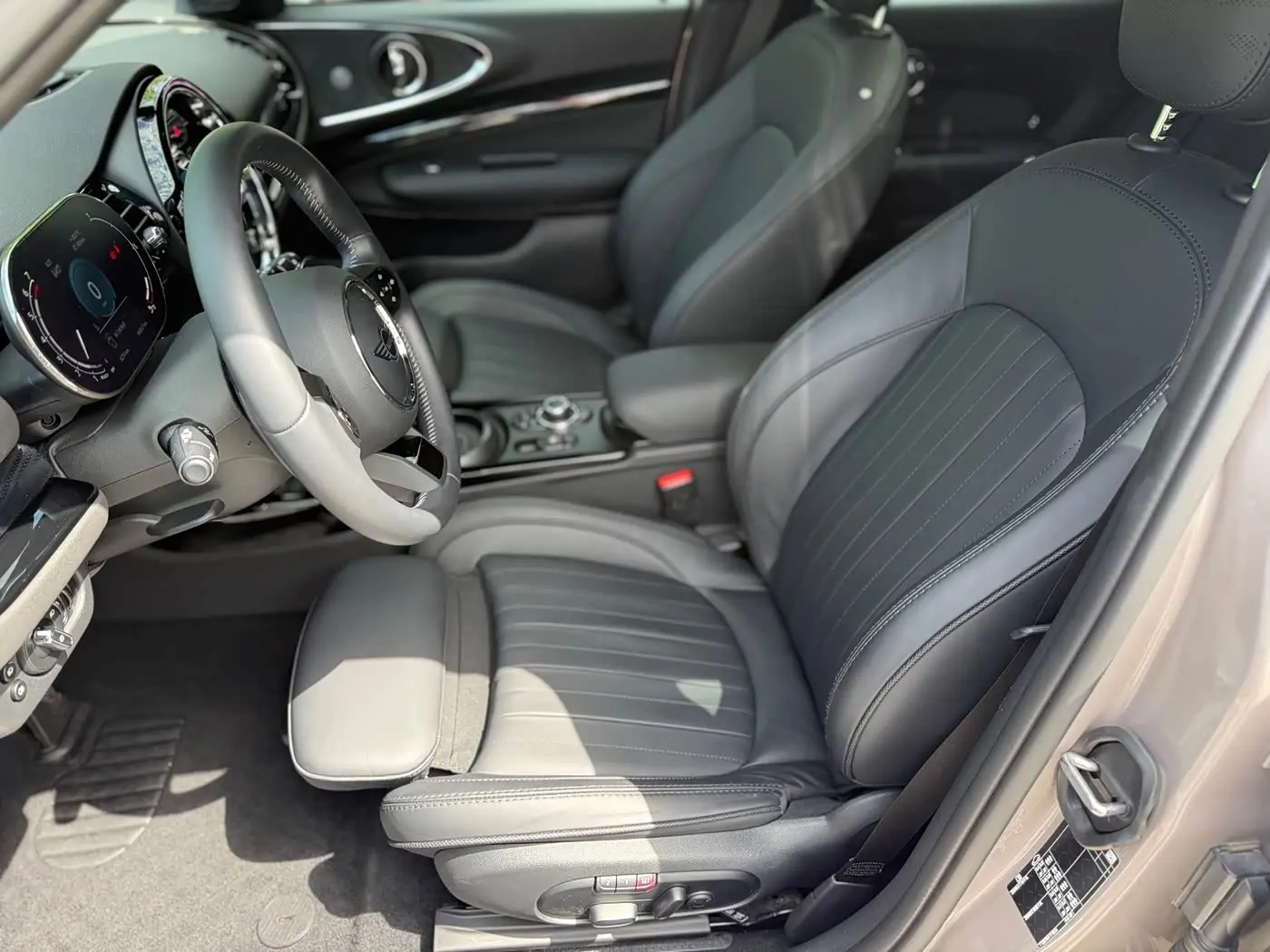 MINI CLUBMAN 2024 — Фото 18/20