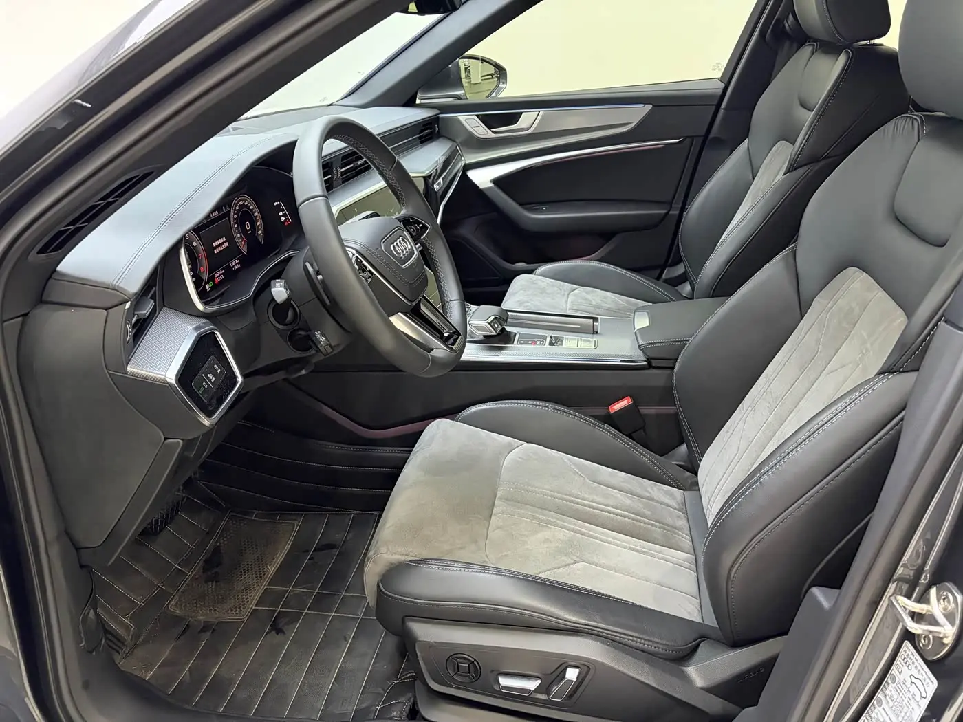 Audi A6L 2023 — Photo 8/19