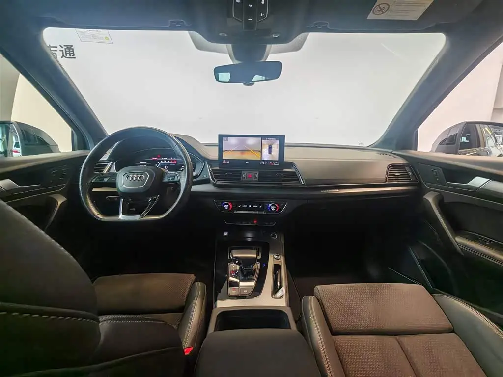 Audi Q5L Sportback 2023 — ფოტო 18/20