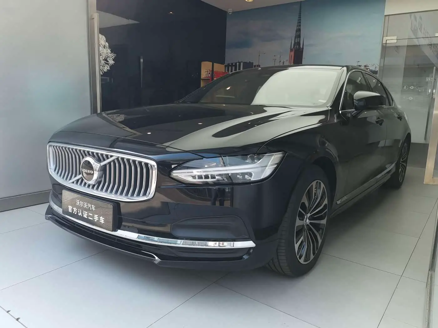 Volvo S90 2025 — Фото 1/16