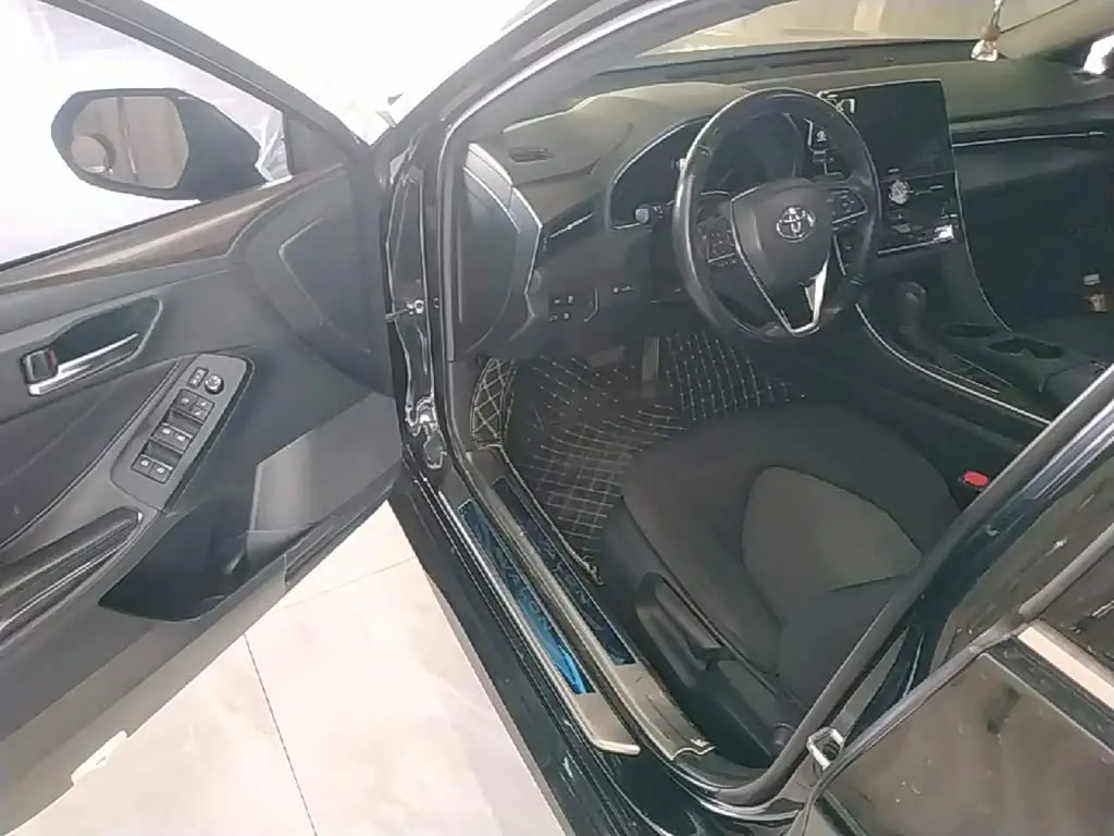 Toyota Avalon 2019 — Фото 16/20
