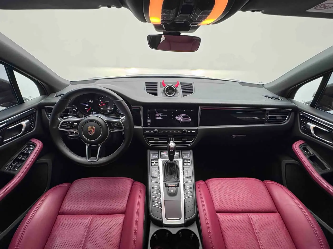 Porsche Macan 2021 — Photo 10/16