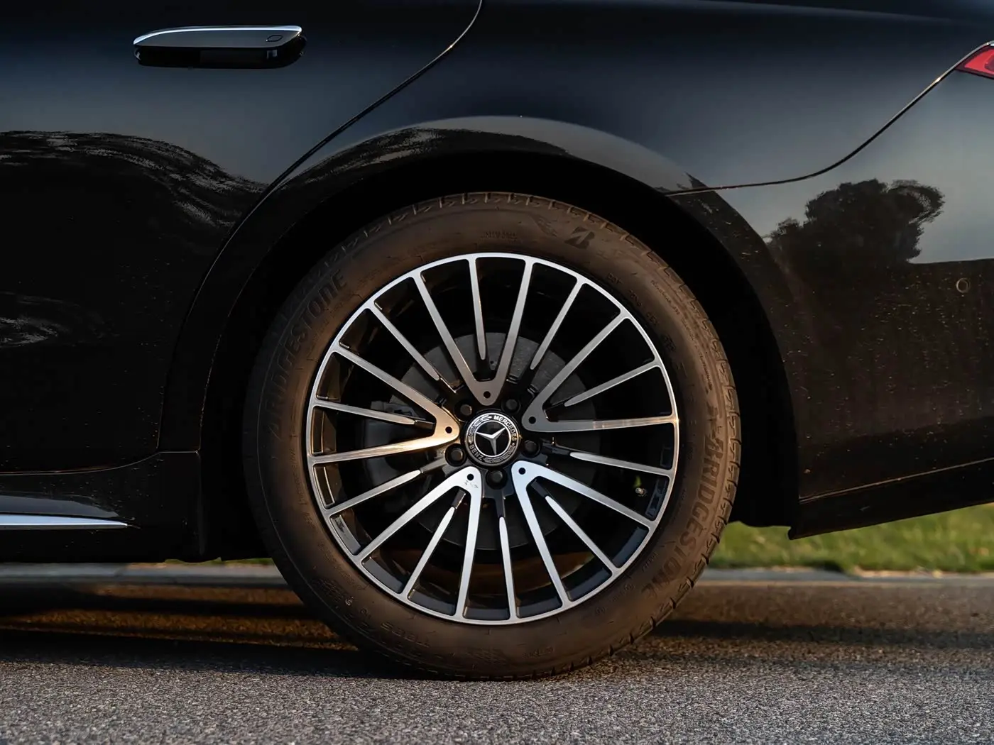 Mercedes-Benz S-Class 2023 — Photo 7/13