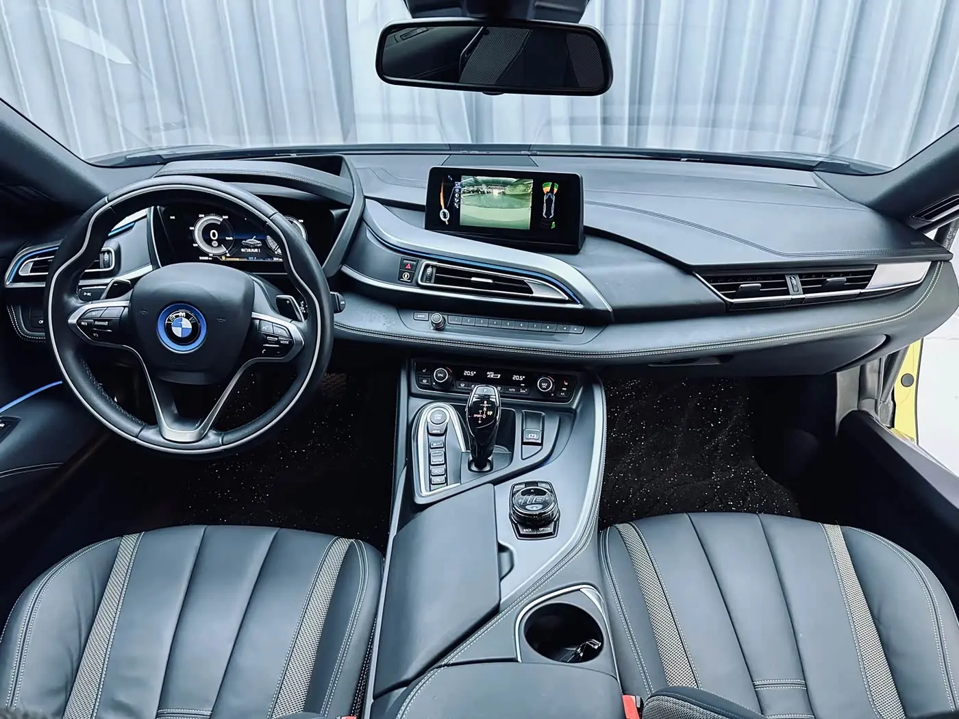 BMW i8 2019 — Фото 19/20