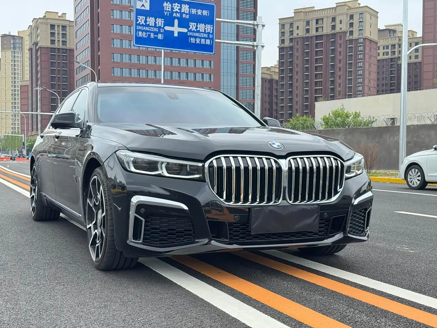 BMW 7 Series 2010 — Photo 2/20