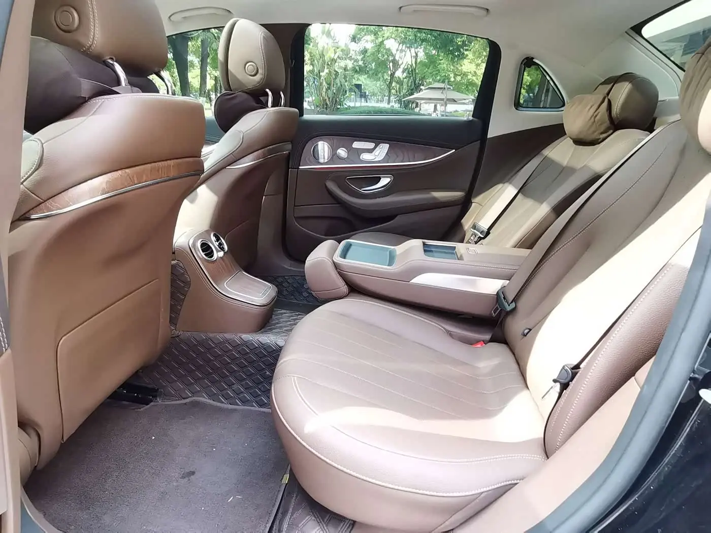 Mercedes-Benz E-Class 2023 — ფოტო 14/20