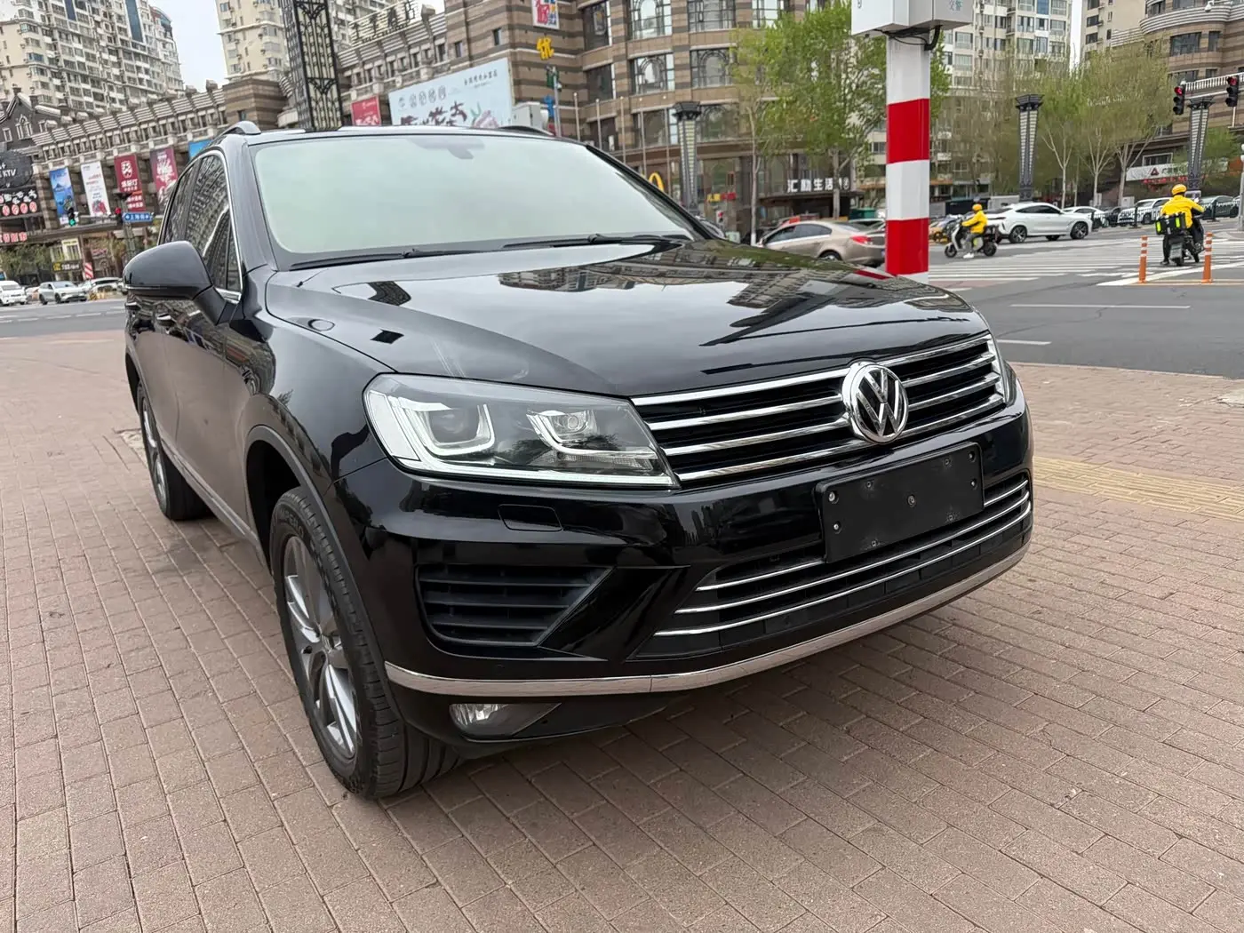 Volkswagen Touareg 2018 — Фото 3/19