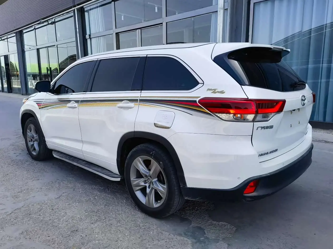 Toyota Highlander 2021 — Фото 4/10