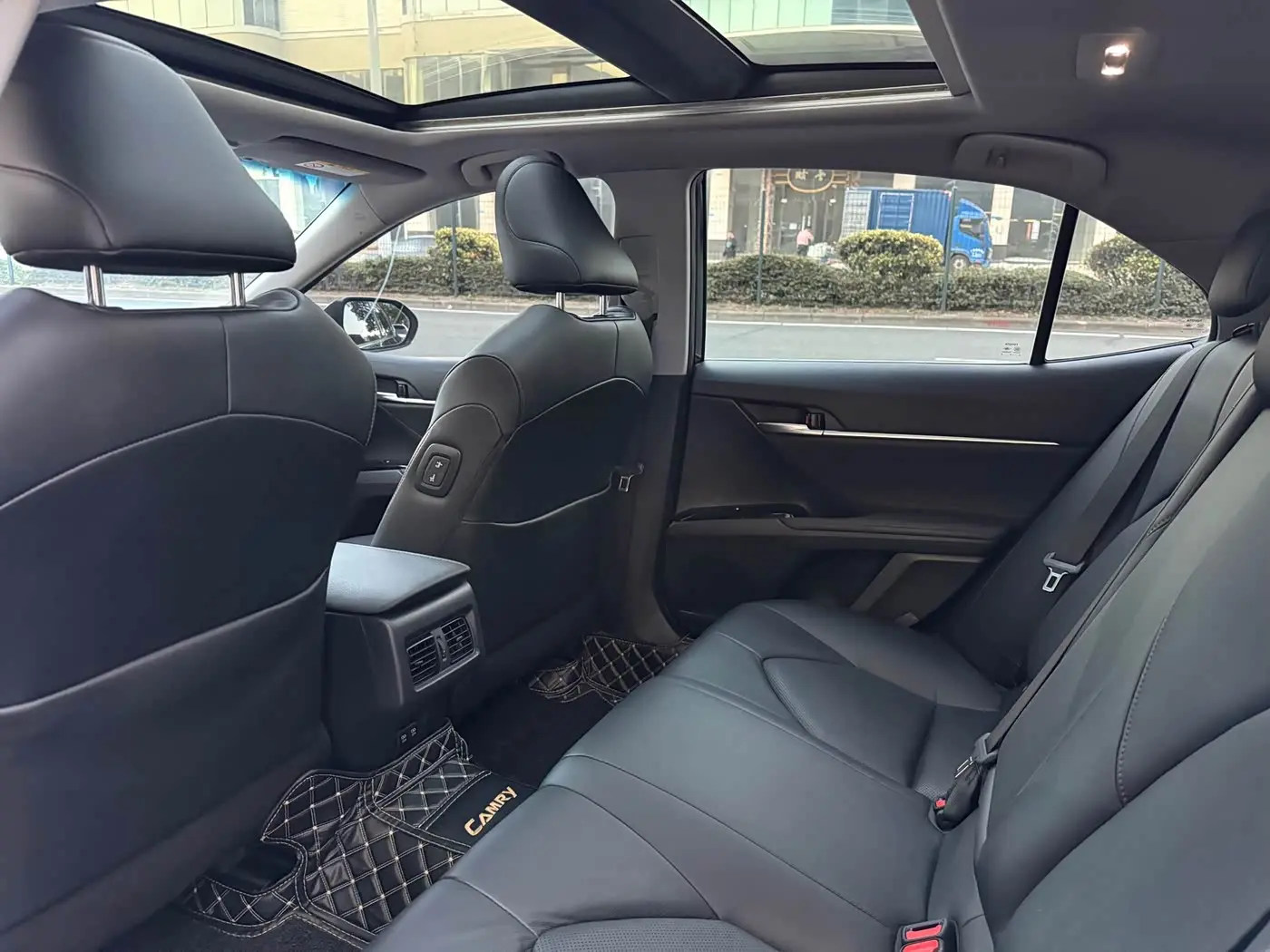 Toyota Camry 2020 — Фото 8/13
