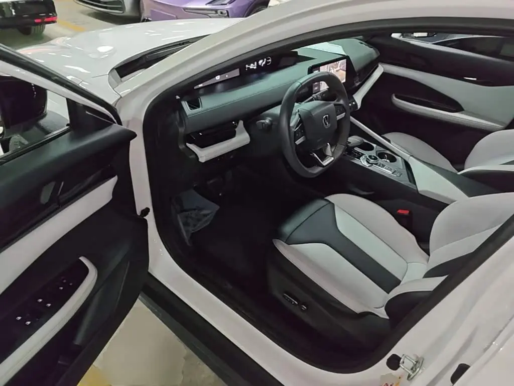 Changan UNI-V iDD 2025 — Şəkil 16/20