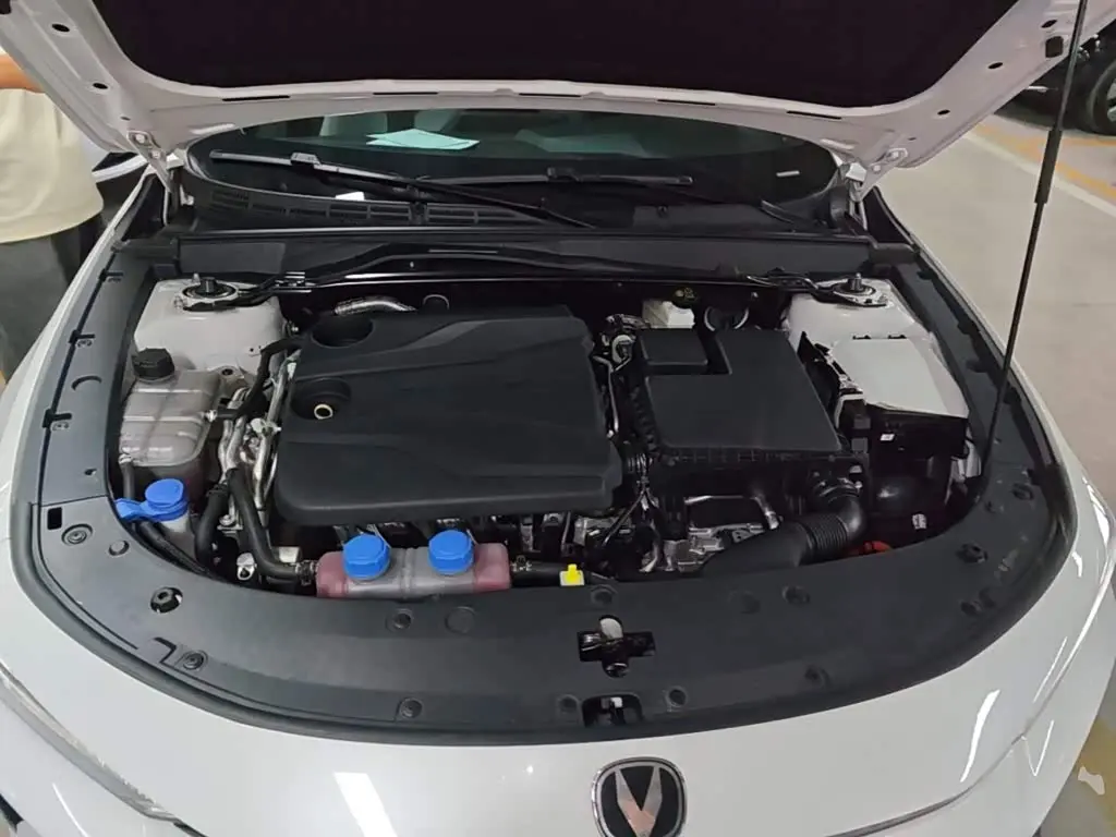 Changan UNI-V iDD 2025 — Şəkil 20/20