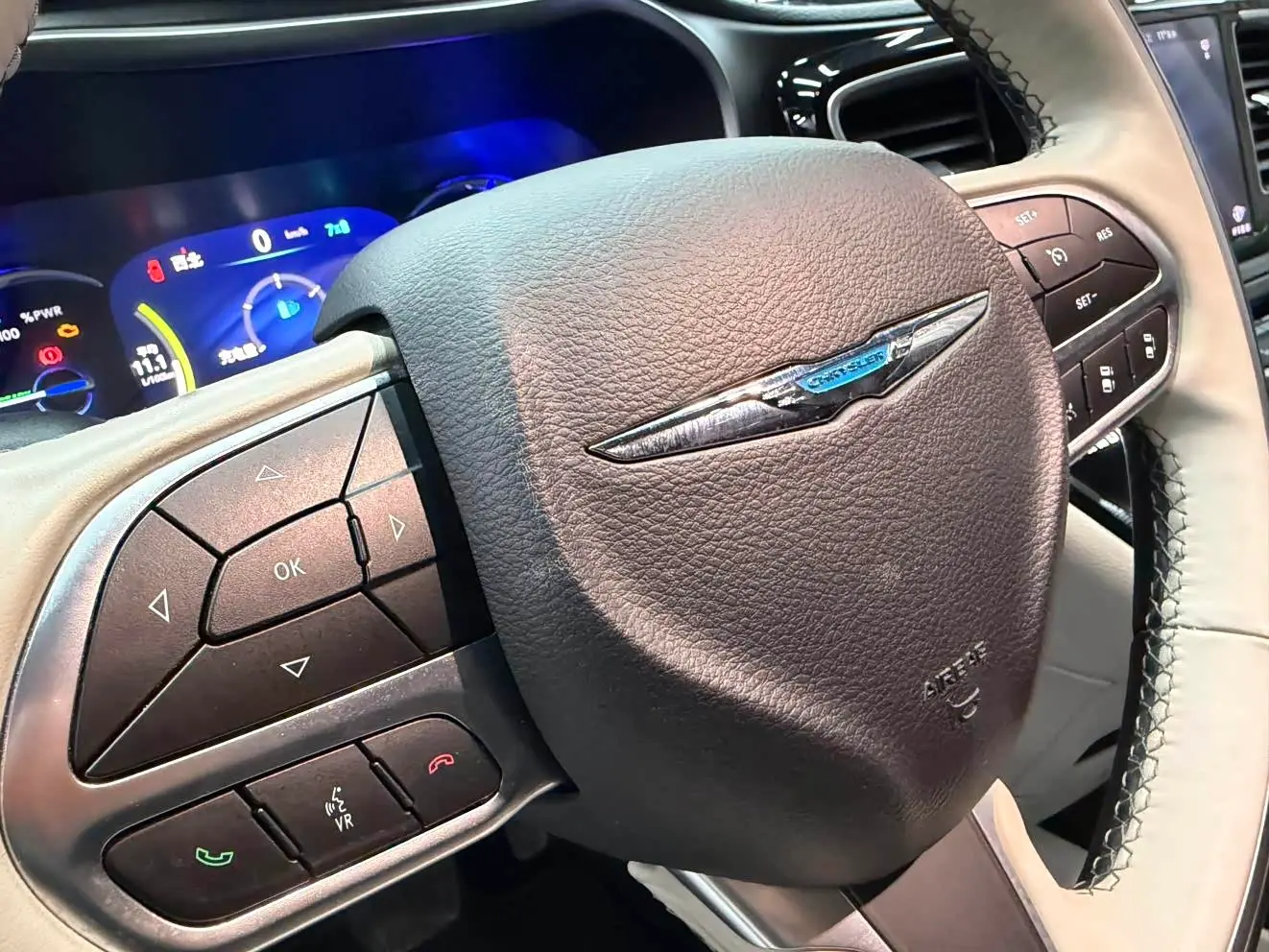 Chrysler Grand Caravan PHEV 2021 — Фото 8/19