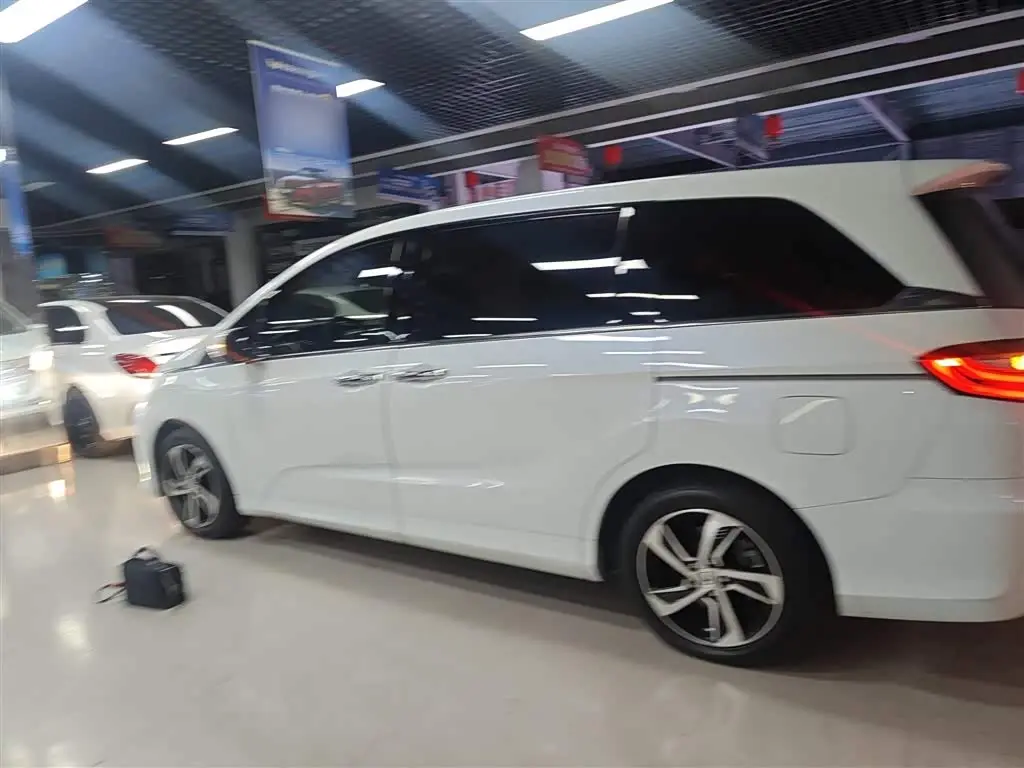 Honda Odyssey 2018 — Şəkil 4/20