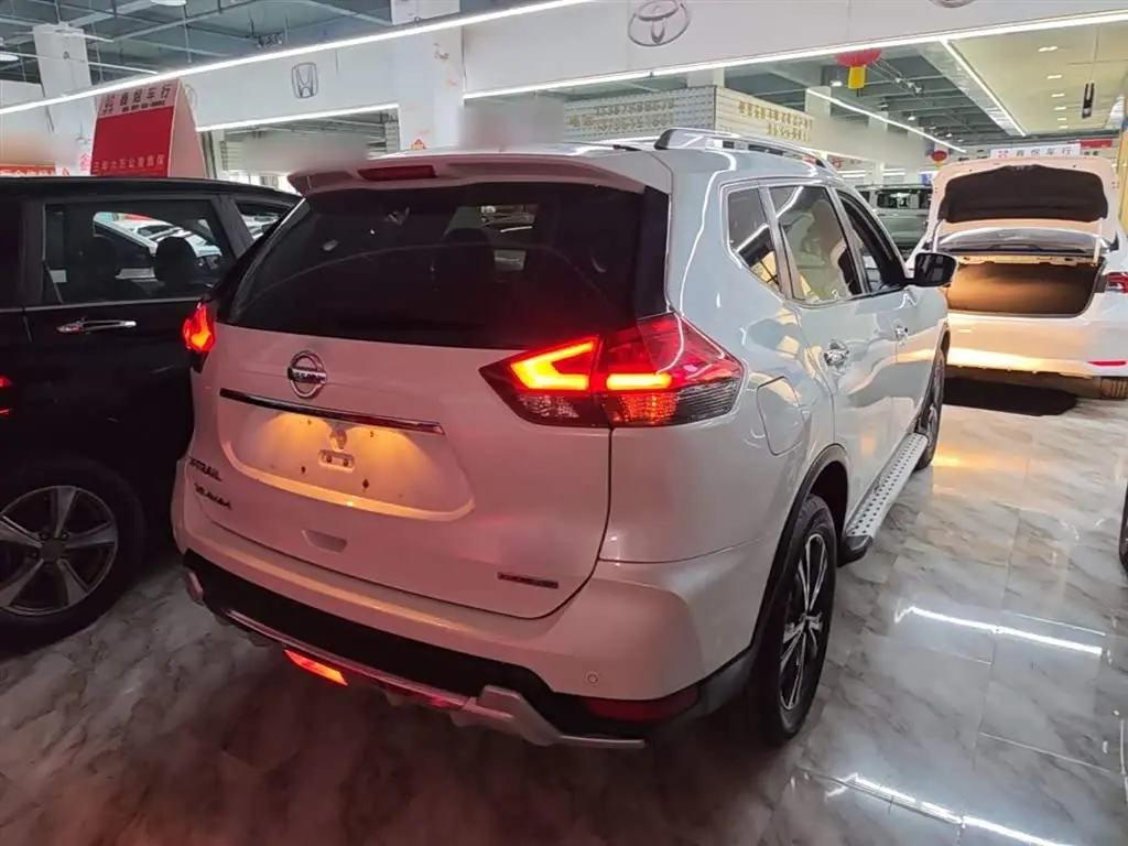 Nissan X-Trail 2018 — Фото 7/20
