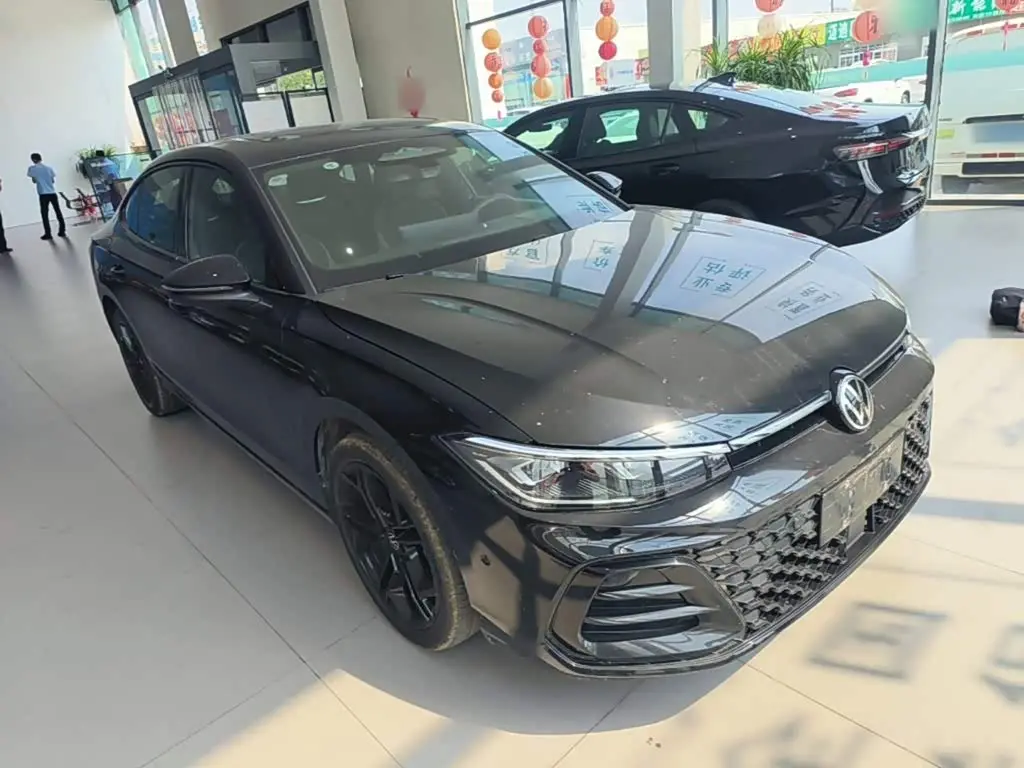 Volkswagen Passat 2025 — ფოტო 4/20