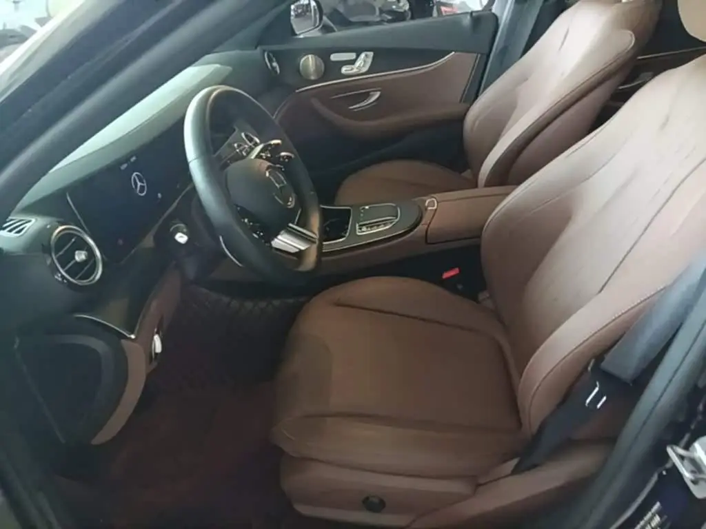 Mercedes-Benz E-Class 2023 — Photo 15/20