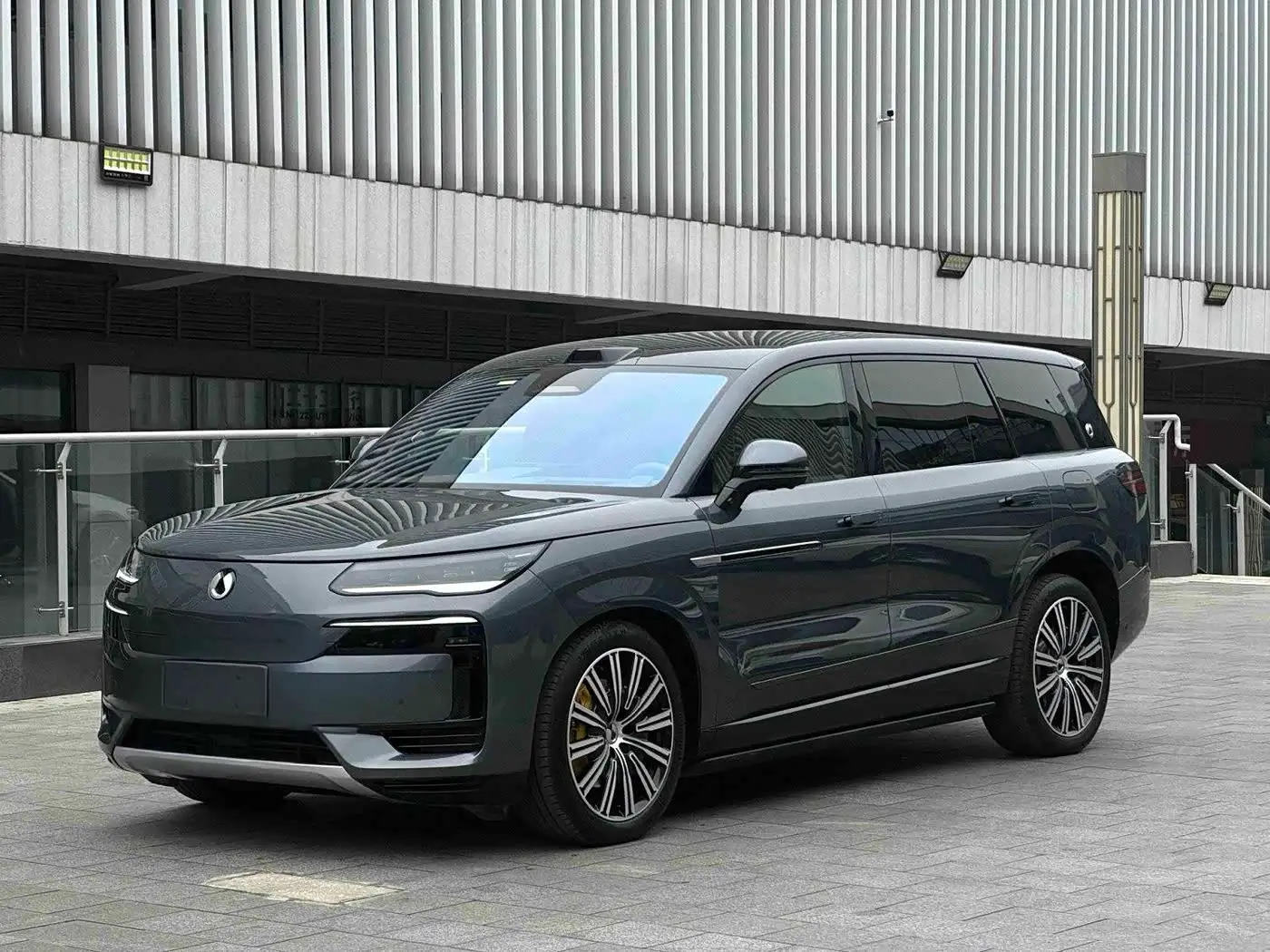 Denza N9, 2025
