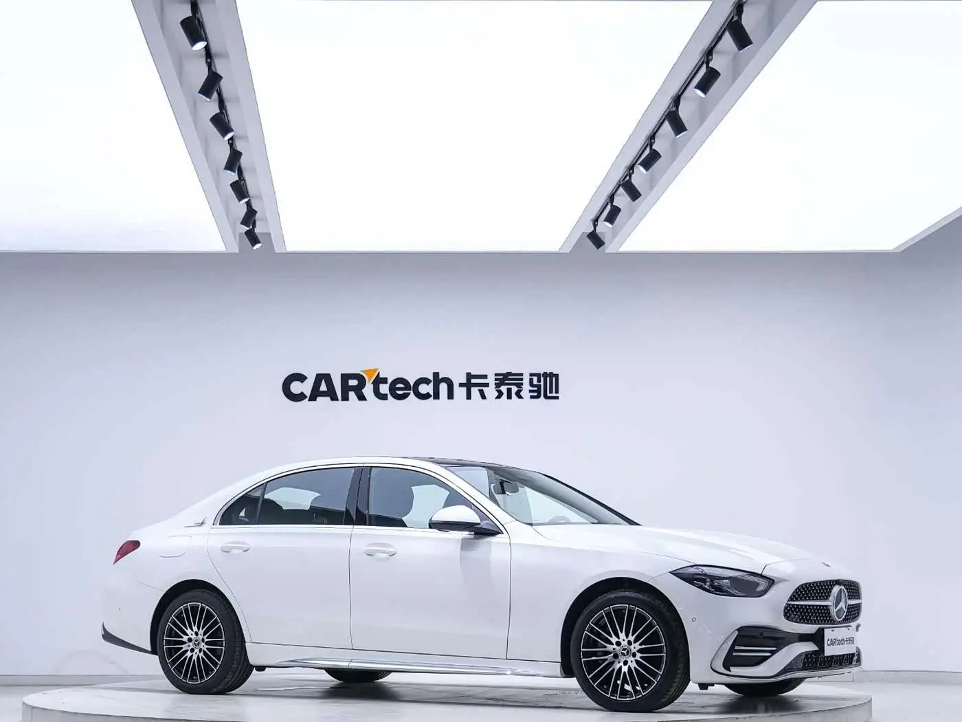 Mercedes-Benz C-Class 2024 — Photo 9/20