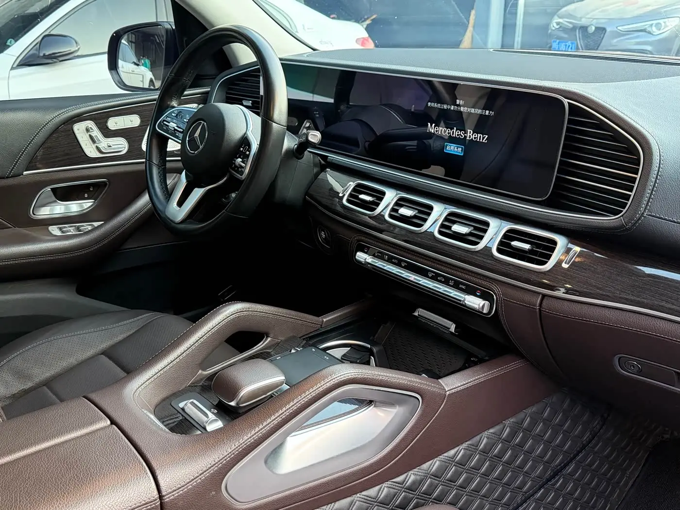 Mercedes-Benz GLS 2021 — Photo 6/15
