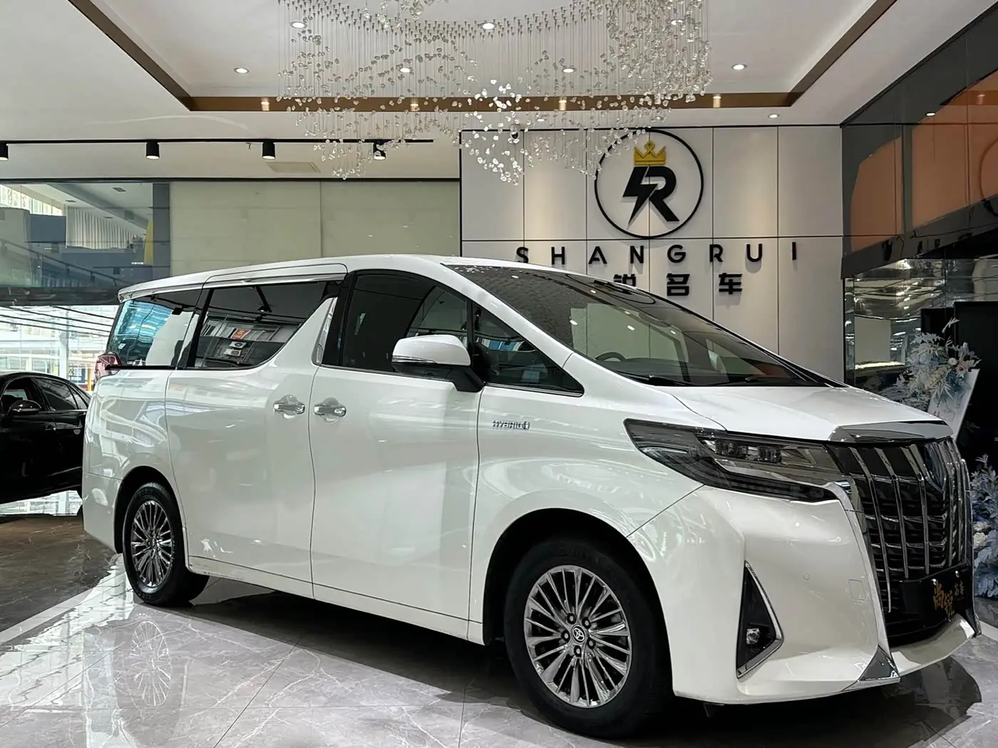 Toyota Alphard 2019 — Photo 3/13