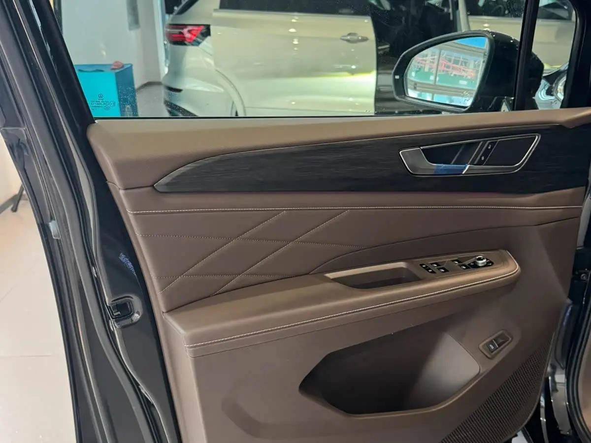 Volkswagen Viloran 2024 — Photo 5/15